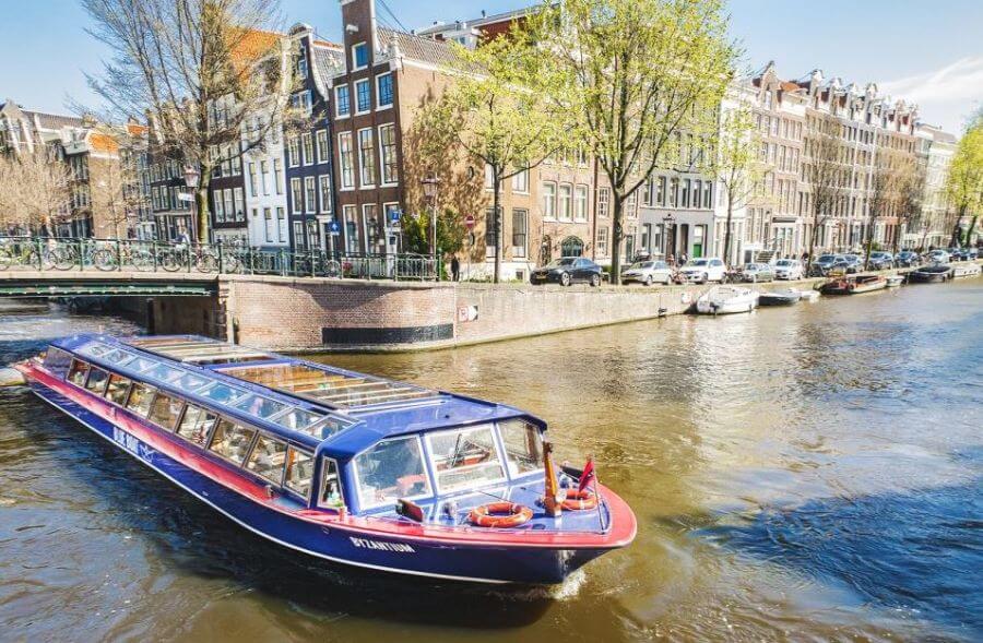 boat tour amsterdam with a delicious meal onboard